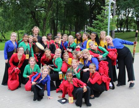 Kayleigh Szente G8 with the pmb childrens choir 